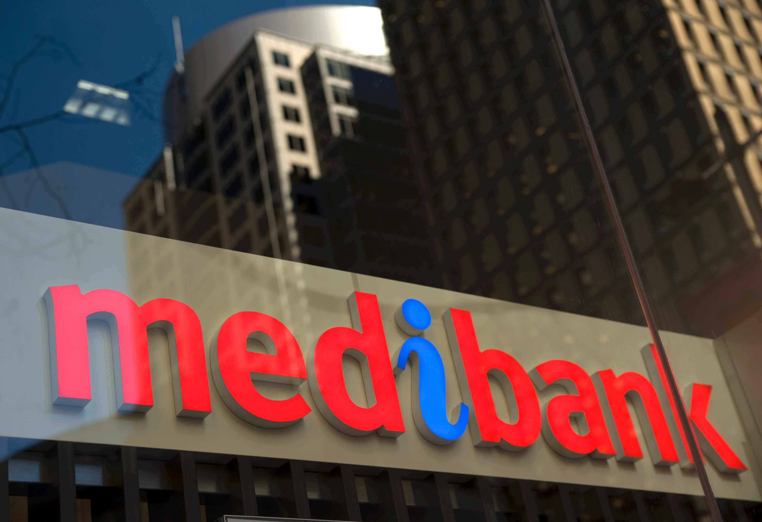 Sign on a Medibank 2011 年 6 月 9 日在悉尼建造。” class=